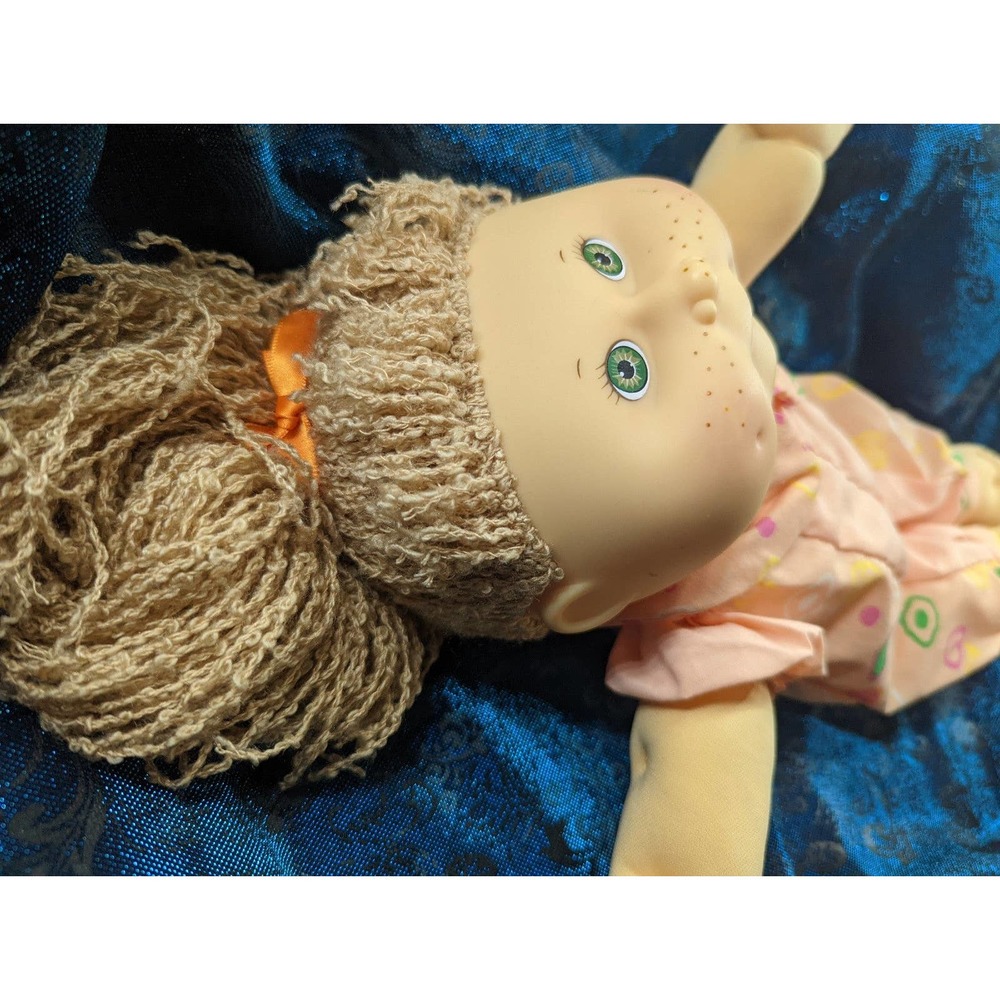 Cabbage Patch Kids First Edition 1990 Doll With Clothes - Picture 9 of 10